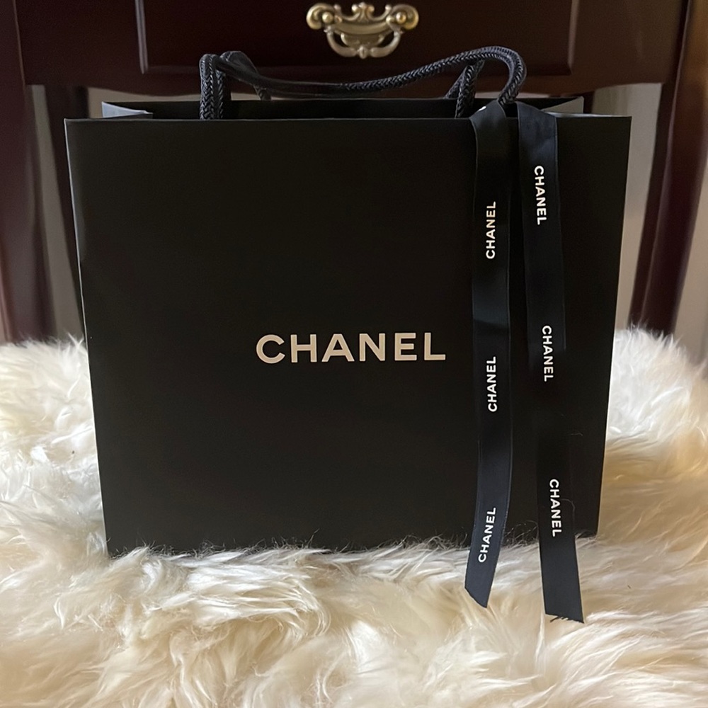 Chanel Shopping bag small. With ribbon